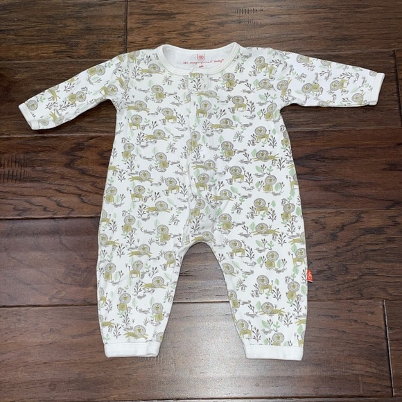 🦁Magnificent Baby Coverall Unisex 6 Months - Picture 1 of 3